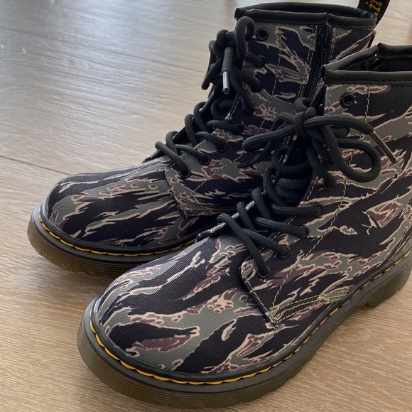 Dr. Martens Junior 1460 Camo Boots, GREEN JUNGLE CAMO K T CANVAS, Size 3, NEW!! - Picture 10 of 11